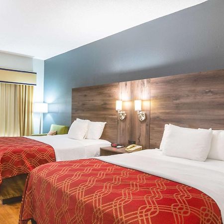 Royal Palms Inn Стокбридж Экстерьер фото
