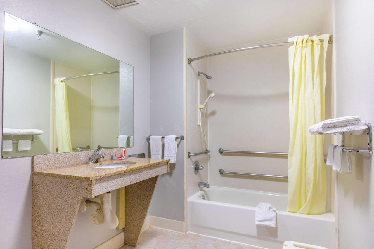 Royal Palms Inn Стокбридж Экстерьер фото